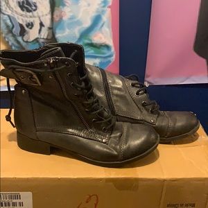 Guess boots